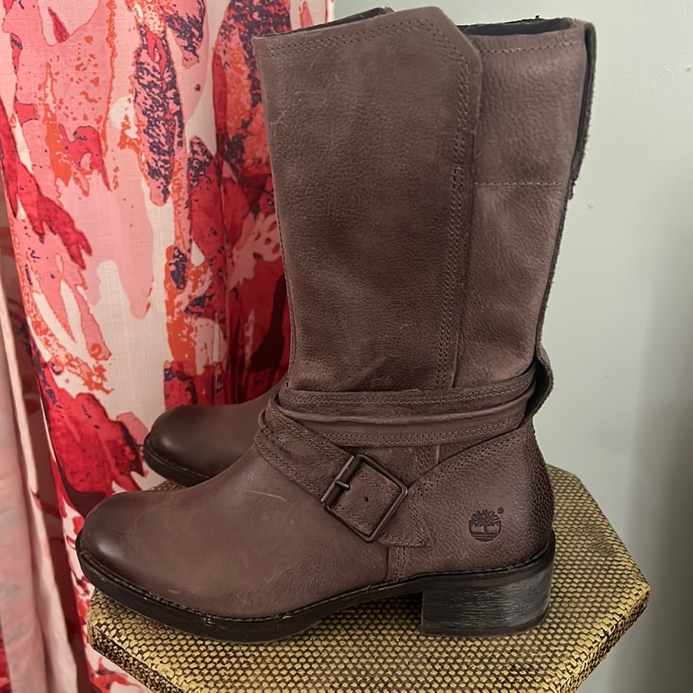 Size 6.5 Timberland woman’s leather boot
